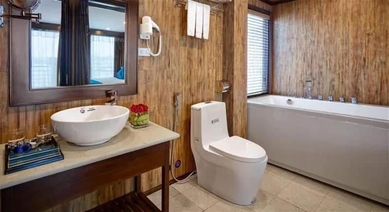 Aquamarine Premium Cruise Hotell Ha Long Eksteriør bilde
